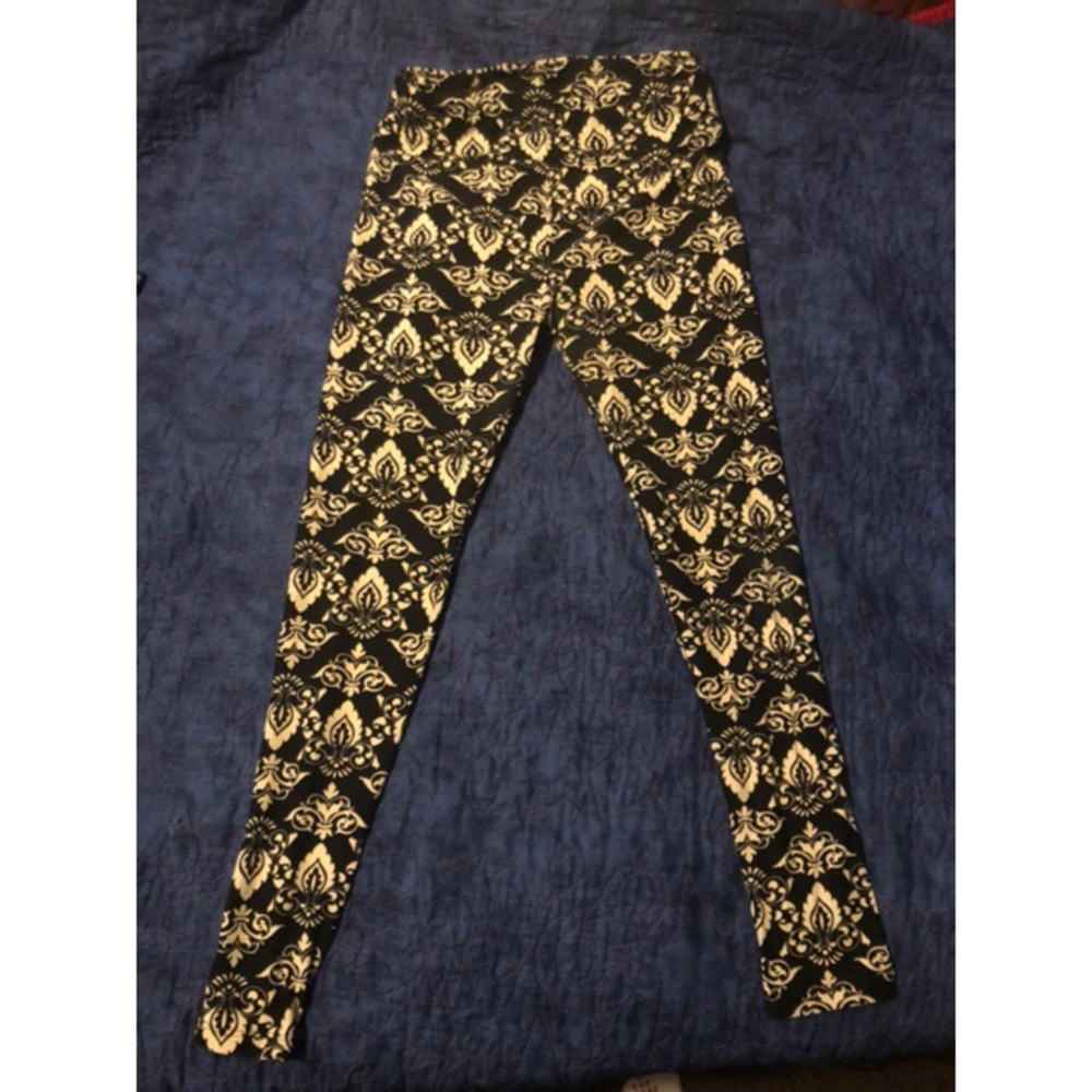 Black and Ivory print one size LuLaRoe leggings